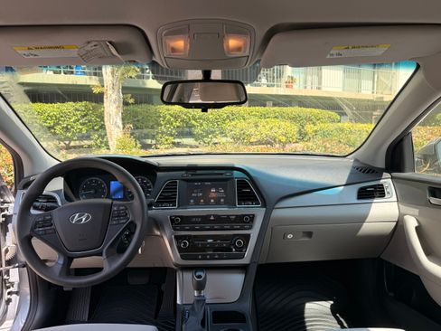 Used 2017 Hyundai Sonata SE w/ Winter Weather Package image 14