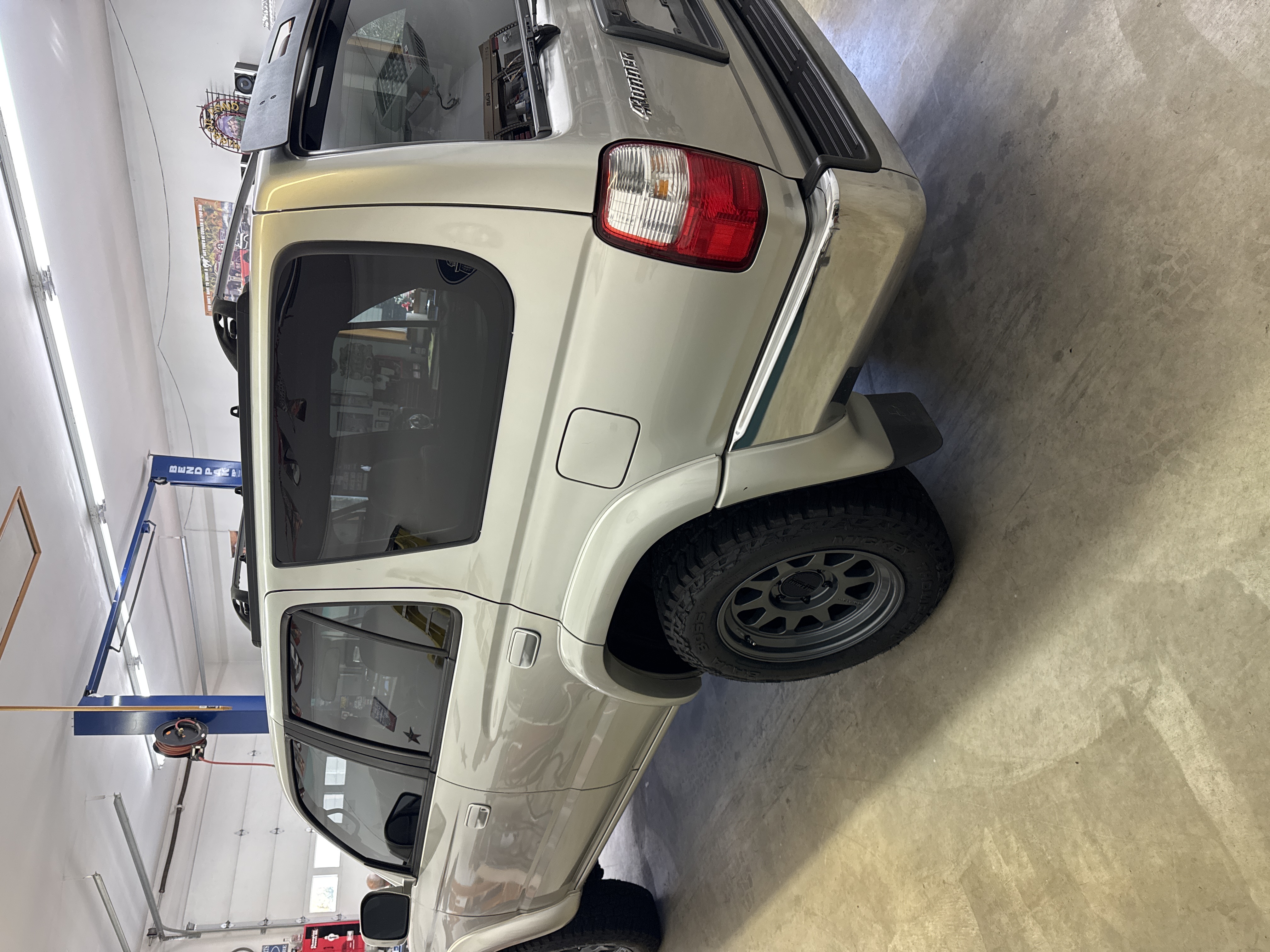 Used 2001 Toyota 4Runner SR5 AWD/4WD image 6