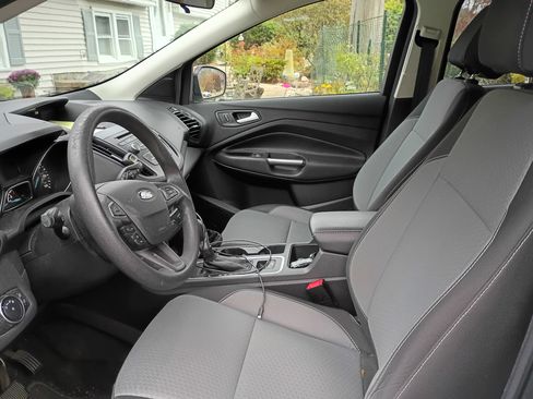 Used 2017 Ford Escape SE image 9