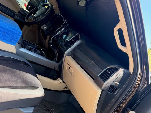 Used 2019 Ford F250 XLT w/ XLT Premium Package image 13