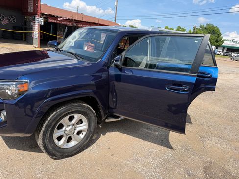 Used 2015 Toyota 4Runner SR5 image 2