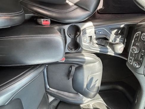 Used 2019 Jeep Cherokee Latitude Plus image 11