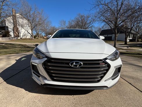 Used 2018 Hyundai Elantra Sport image 2