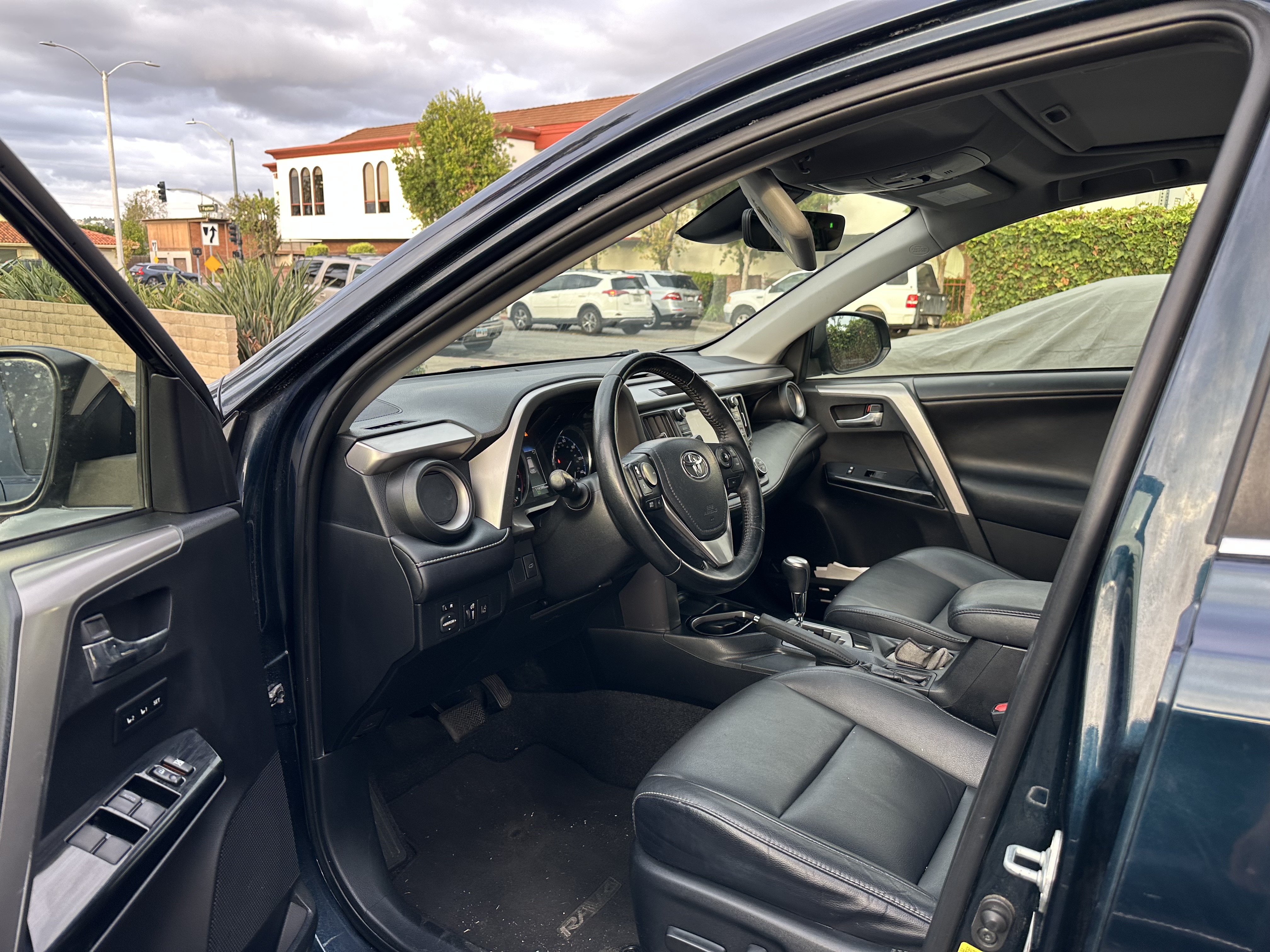 Used 2018 Toyota RAV4 Limited w/ Advanced Technology Package FWD image 8