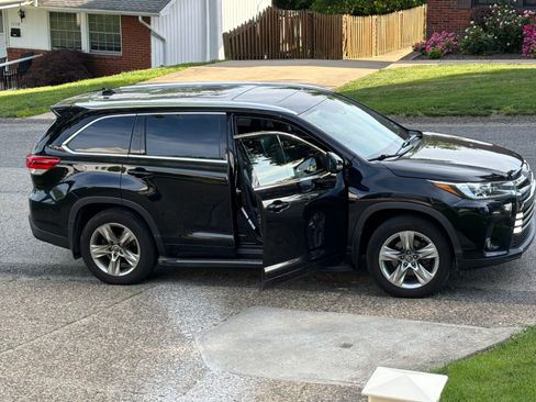 Used 2018 Toyota Highlander Limited AWD/4WD image 4
