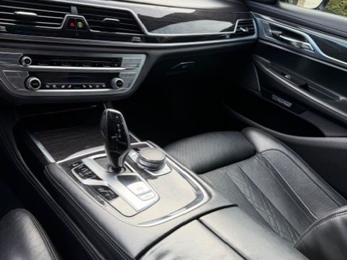 Used 2016 BMW 740i image 13