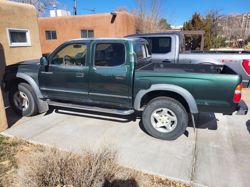 Used 2001 Toyota Tacoma PreRunner image 1