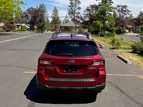 Used 2016 Subaru Outback 2.5i Limited AWD/4WD image 8