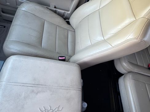 Used 2010 Ford F350 Lariat image 11