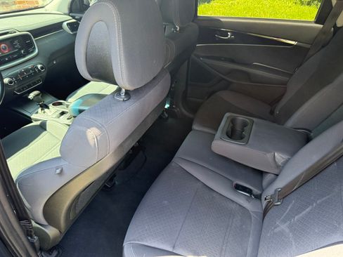 Used 2016 Kia Sorento AWD w/ LX Convenience Package image 10
