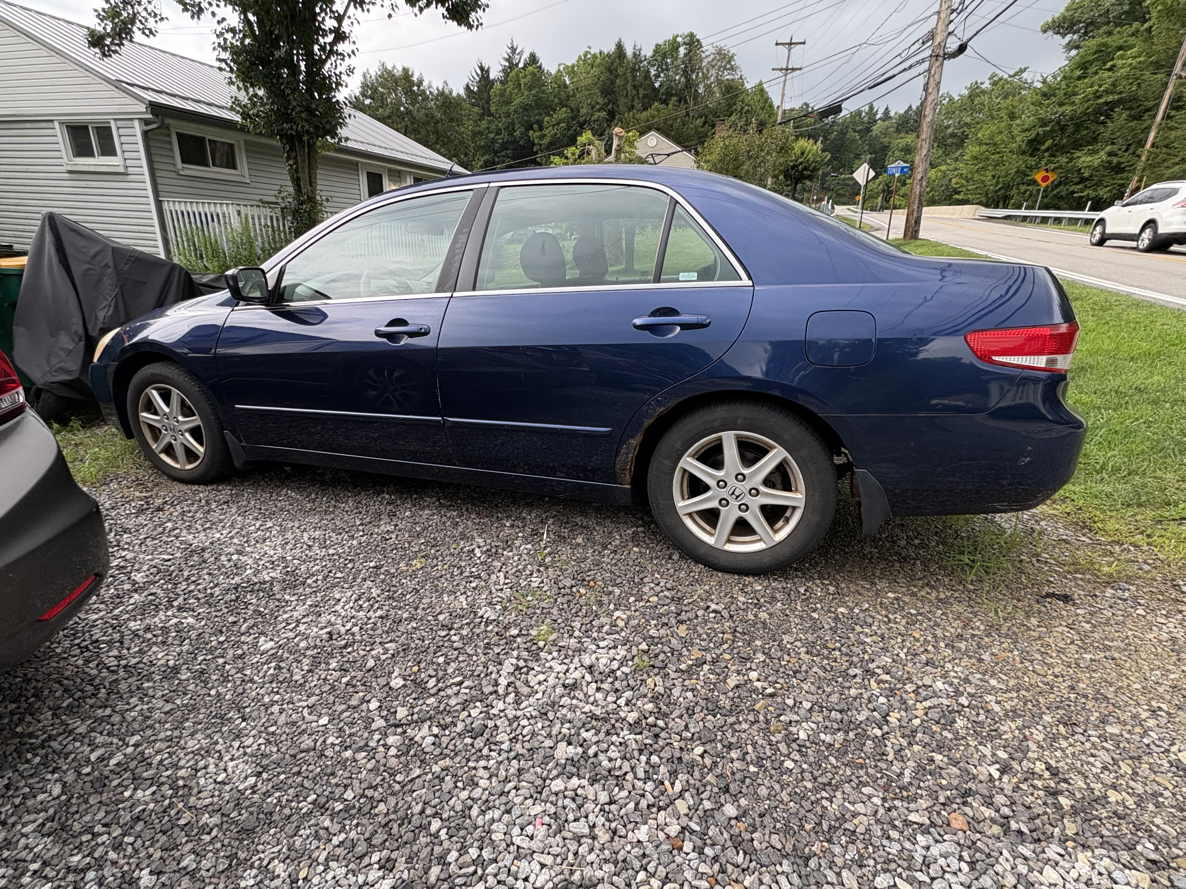 Used 2004 Honda Accord EX image 2