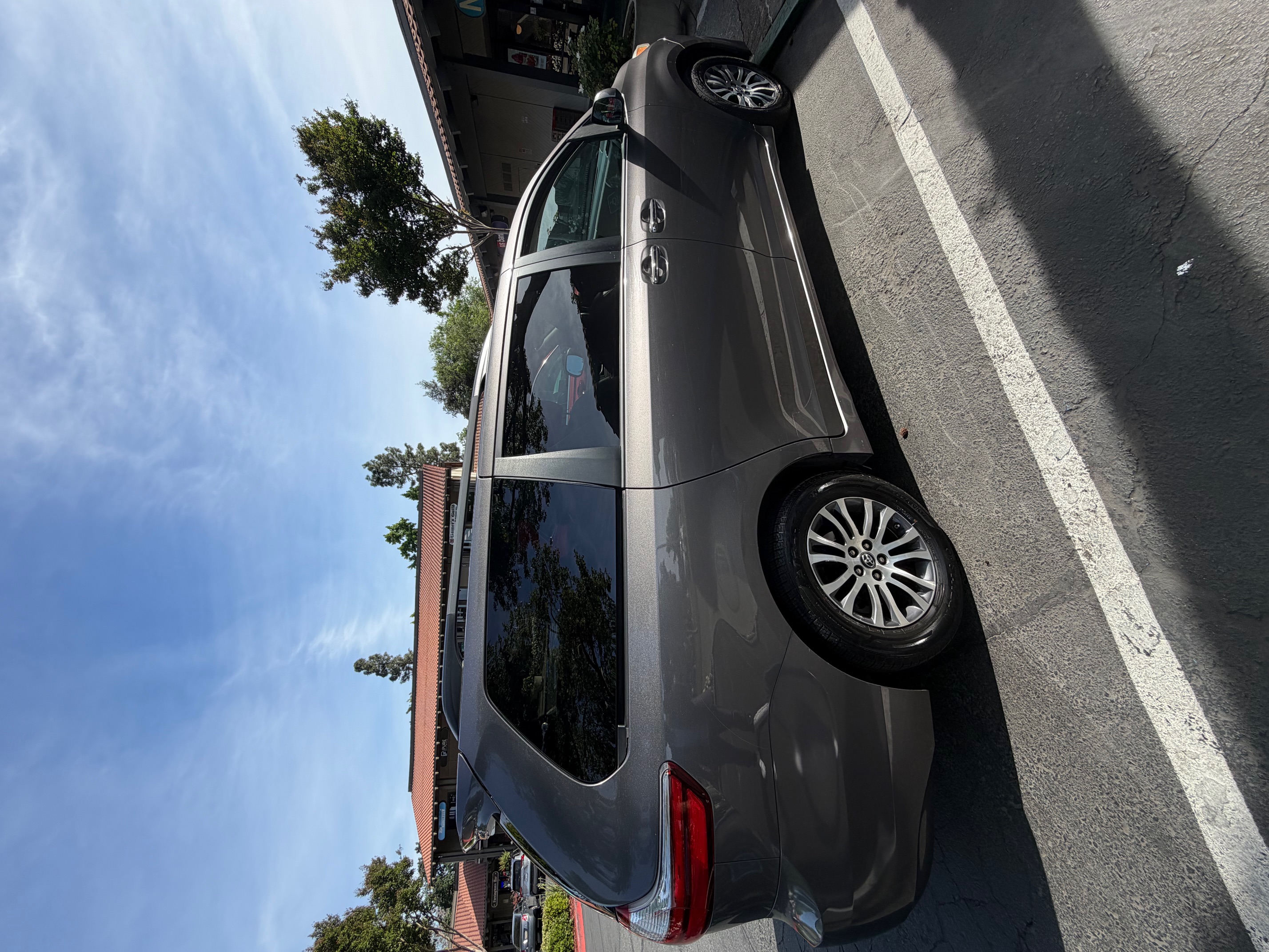 Used 2018 Toyota Sienna XLE FWD image 13