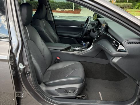 Used 2021 Toyota Camry XSE image 9