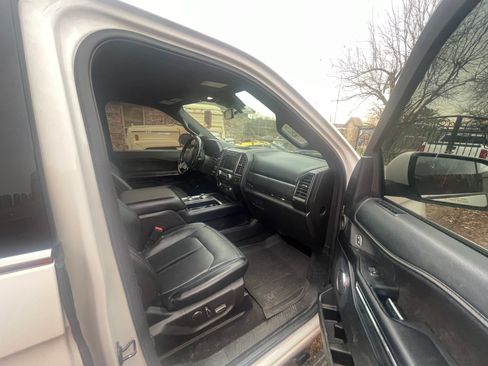 Used 2018 Ford Expedition Limited w/ Equipment Group 301A image 13