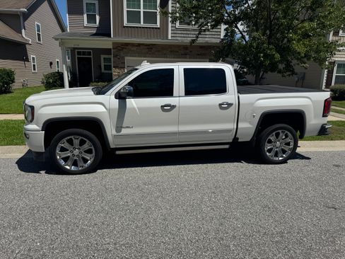 Used 2018 GMC Sierra 1500 Denali w/ Denali Ultimate Package AWD/4WD image 2