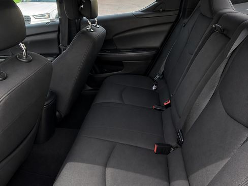 Used 2013 Dodge Avenger SXT image 10