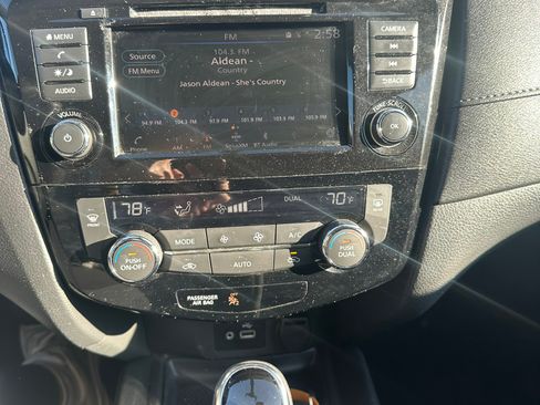 Used 2019 Nissan Rogue SV image 15