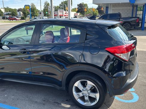 Used 2021 Honda HR-V LX image 4