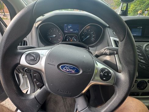 Used 2014 Ford Focus SE FWD image 12