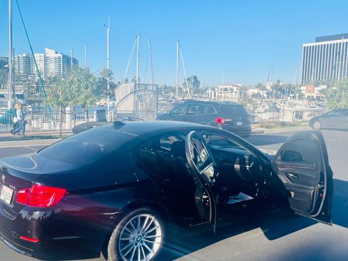 Used 2011 BMW 528i Sedan image 2