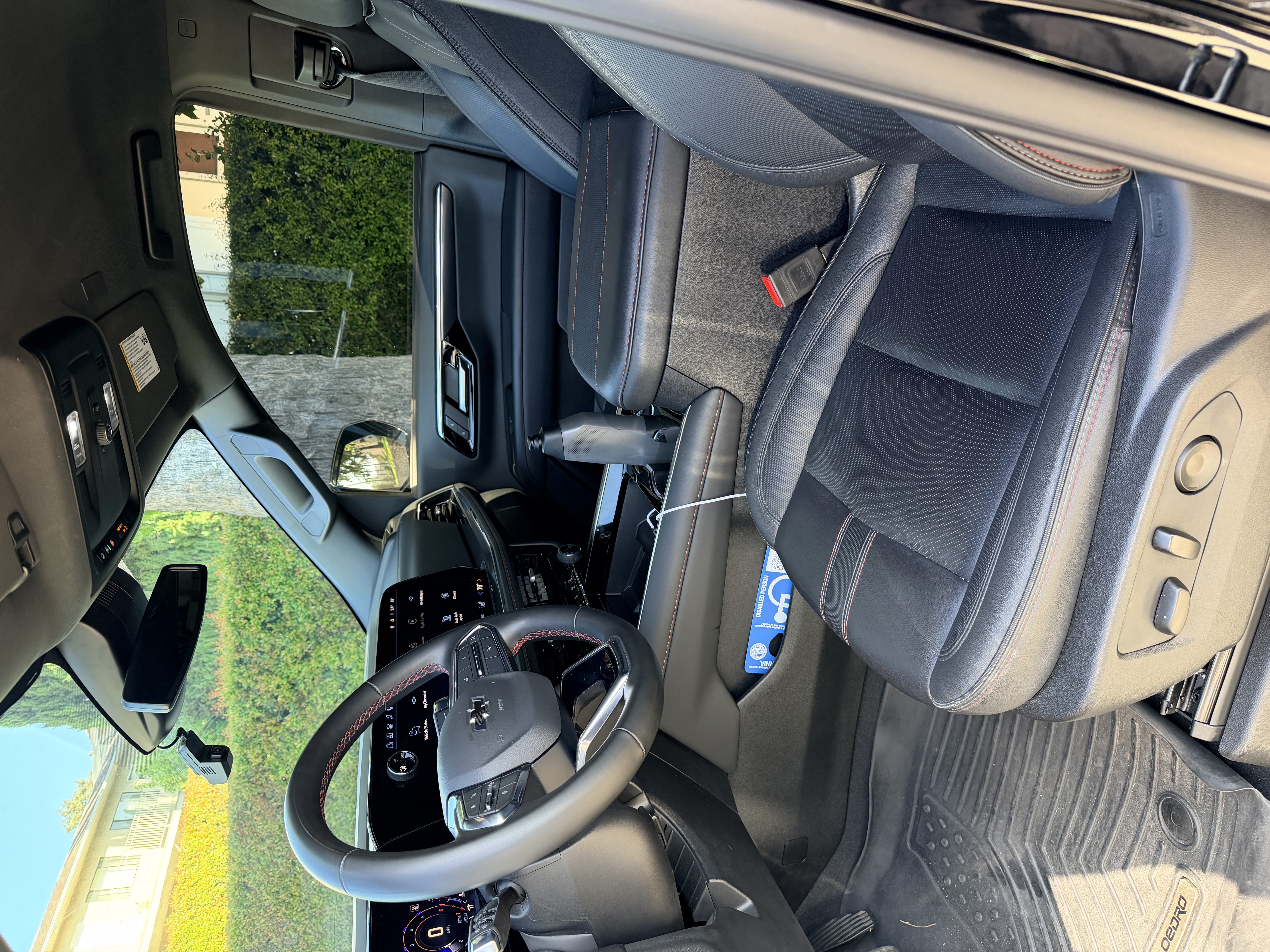 Used 2025 Chevrolet Suburban RST RWD image 11