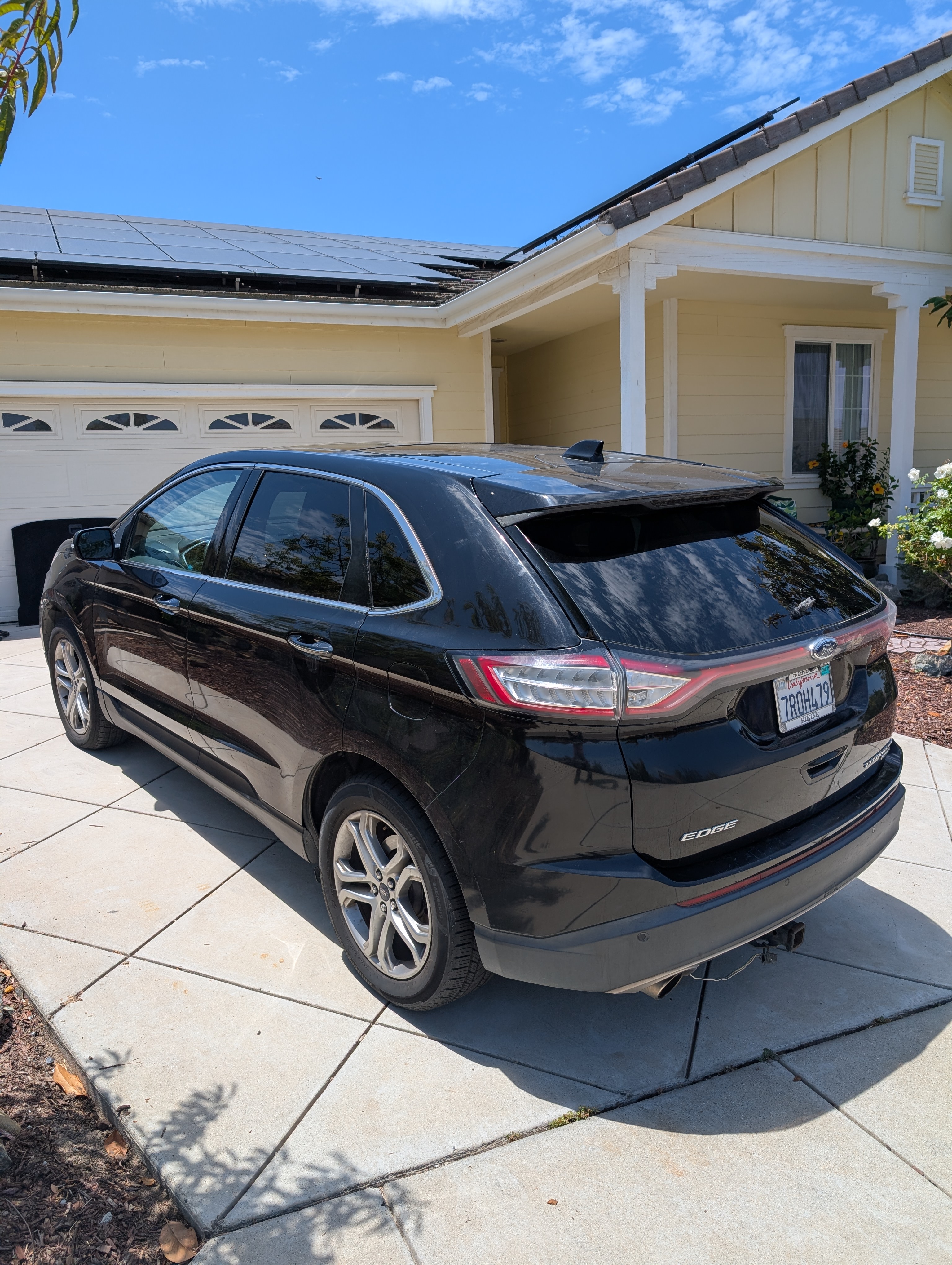 Used 2016 Ford Edge Titanium FWD image 2