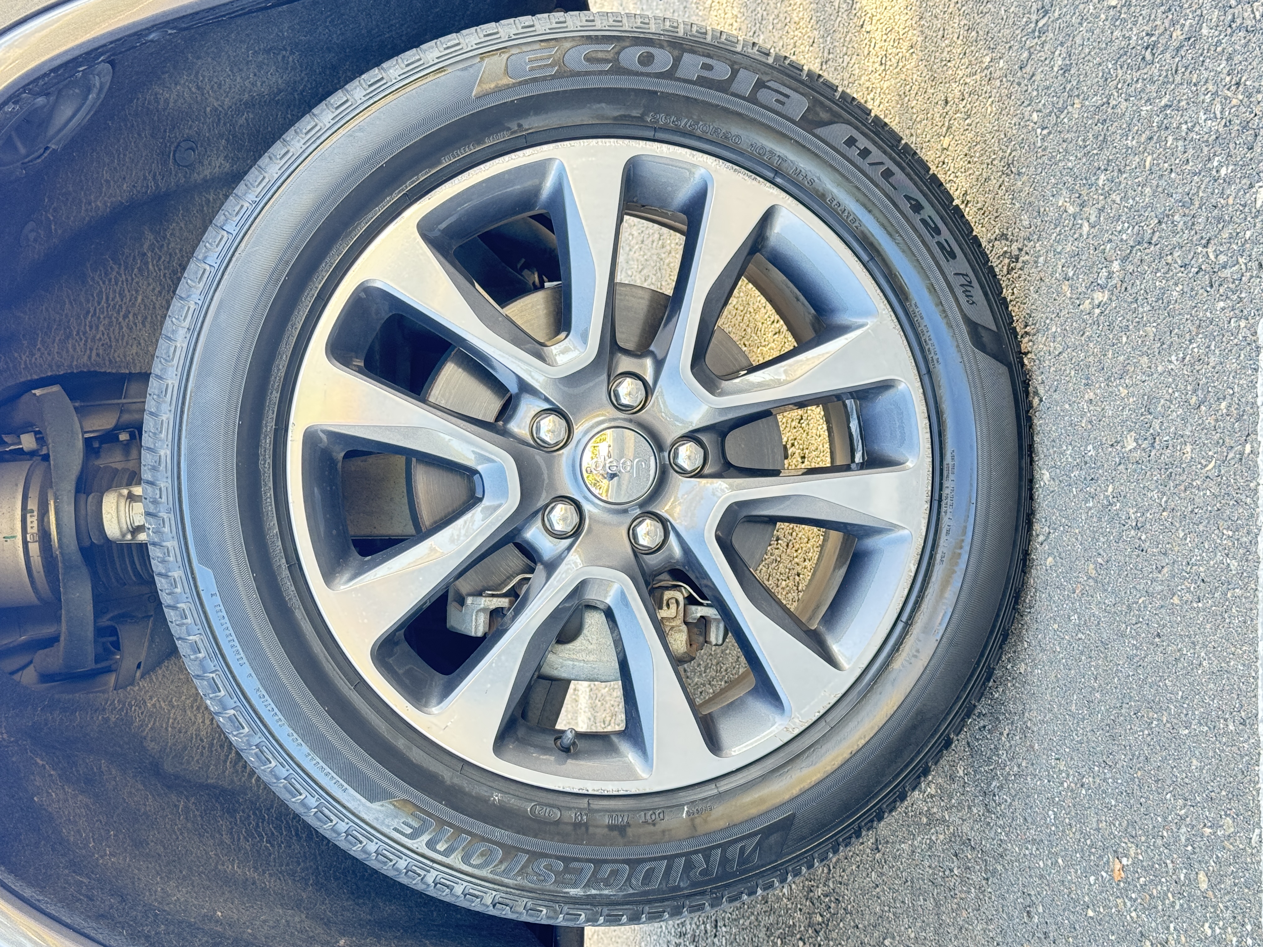 Used 2017 Jeep Grand Cherokee Overland AWD/4WD image 14