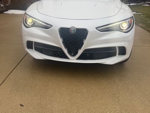 Used 2020 Alfa Romeo Stelvio Quadrifoglio image 2