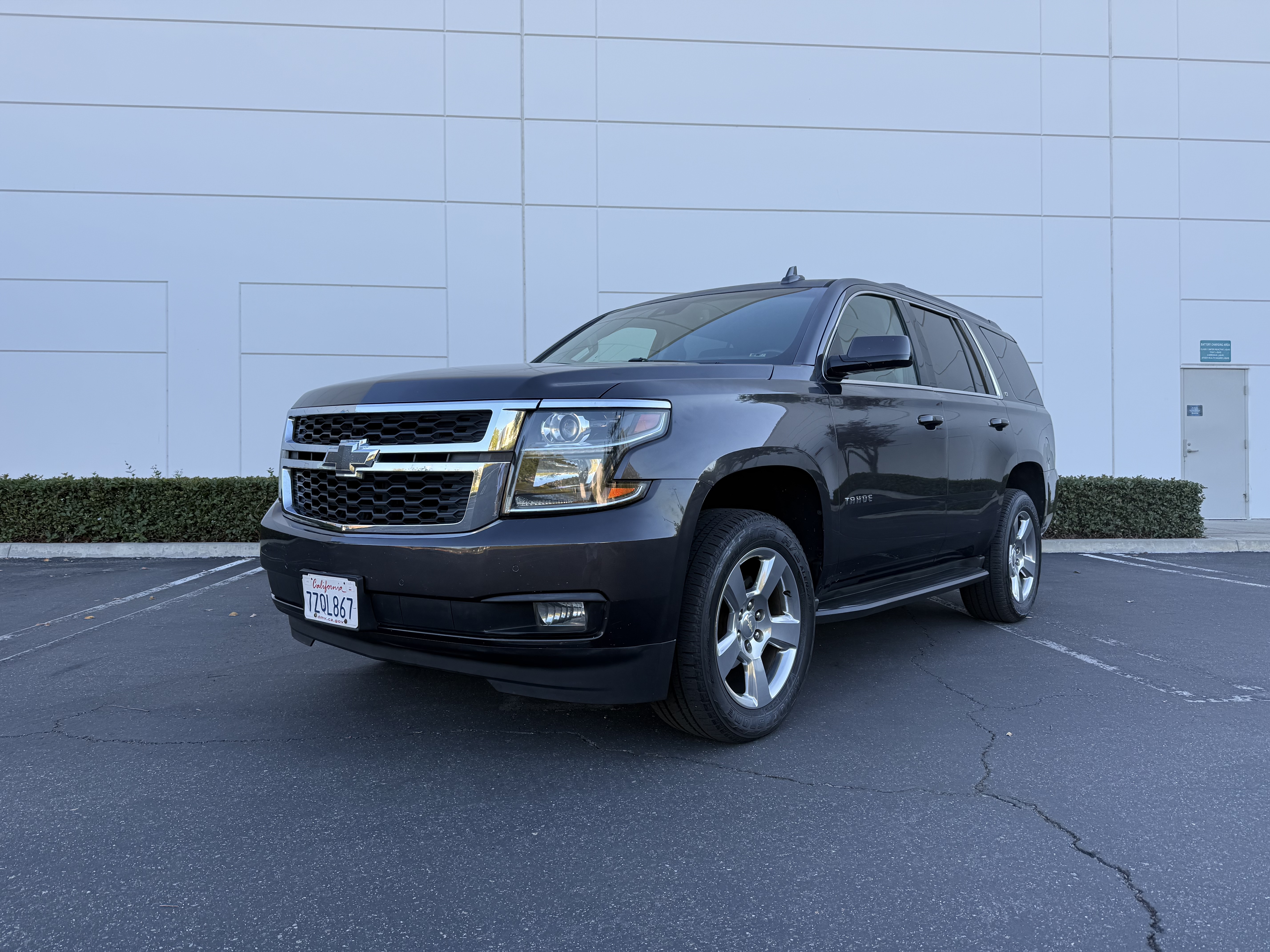 Used 2017 Chevrolet Tahoe LT w/ Luxury Package RWD image 1