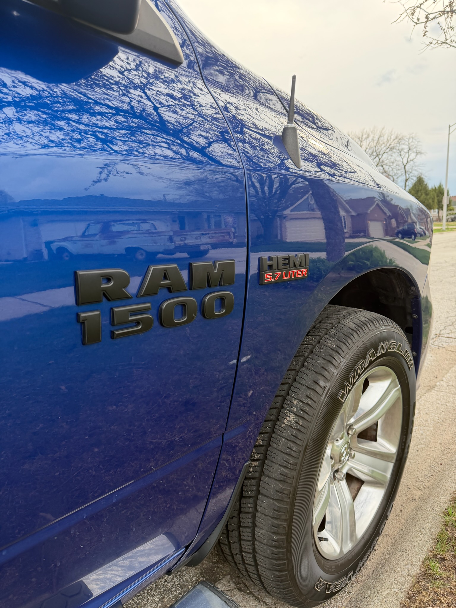 Used 2015 RAM 1500 Sport w/ Convenience Group AWD/4WD image 11