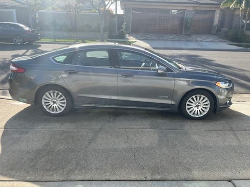Used 2014 Ford Fusion Energi SE image 5