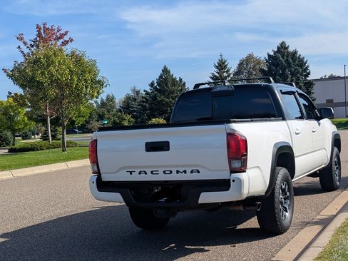 Used 2019 Toyota Tacoma TRD Off-Road image 4