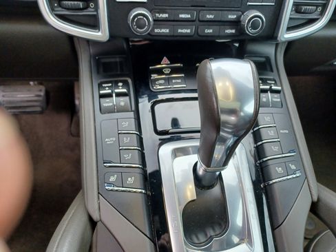 Used 2018 Porsche Cayenne Platinum Edition image 13