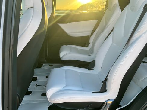Used 2019 Tesla Model X P100D image 8