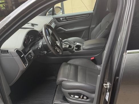 Used 2020 Porsche Cayenne E-Hybrid AWD/4WD image 8