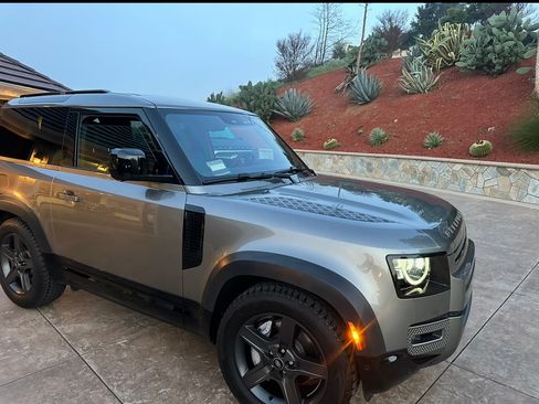 Used 2022 Land Rover Defender 90 X-Dynamic SE image 2