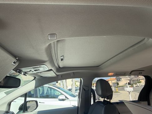 Used 2021 Toyota Sienna XLE image 8