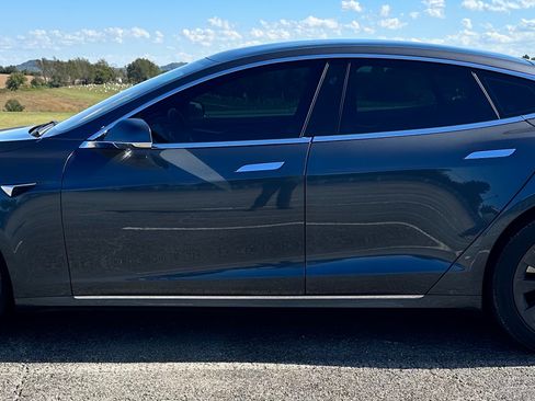 Used 2018 Tesla Model S 75D image 1