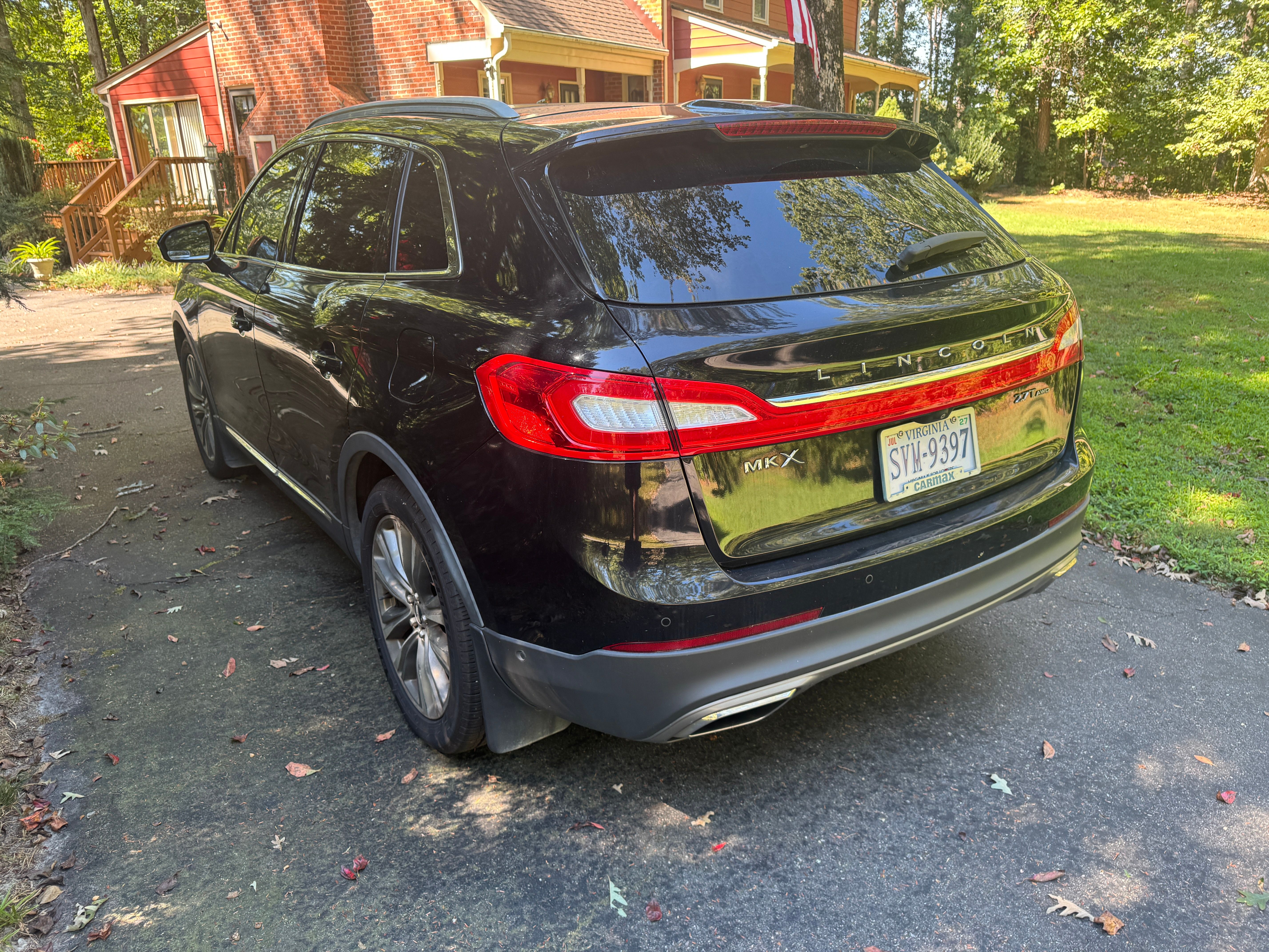 Used 2017 Lincoln MKX Reserve w/ Driver Assistance Package AWD/4WD image 4
