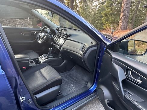 Used 2017 Nissan Rogue S image 24