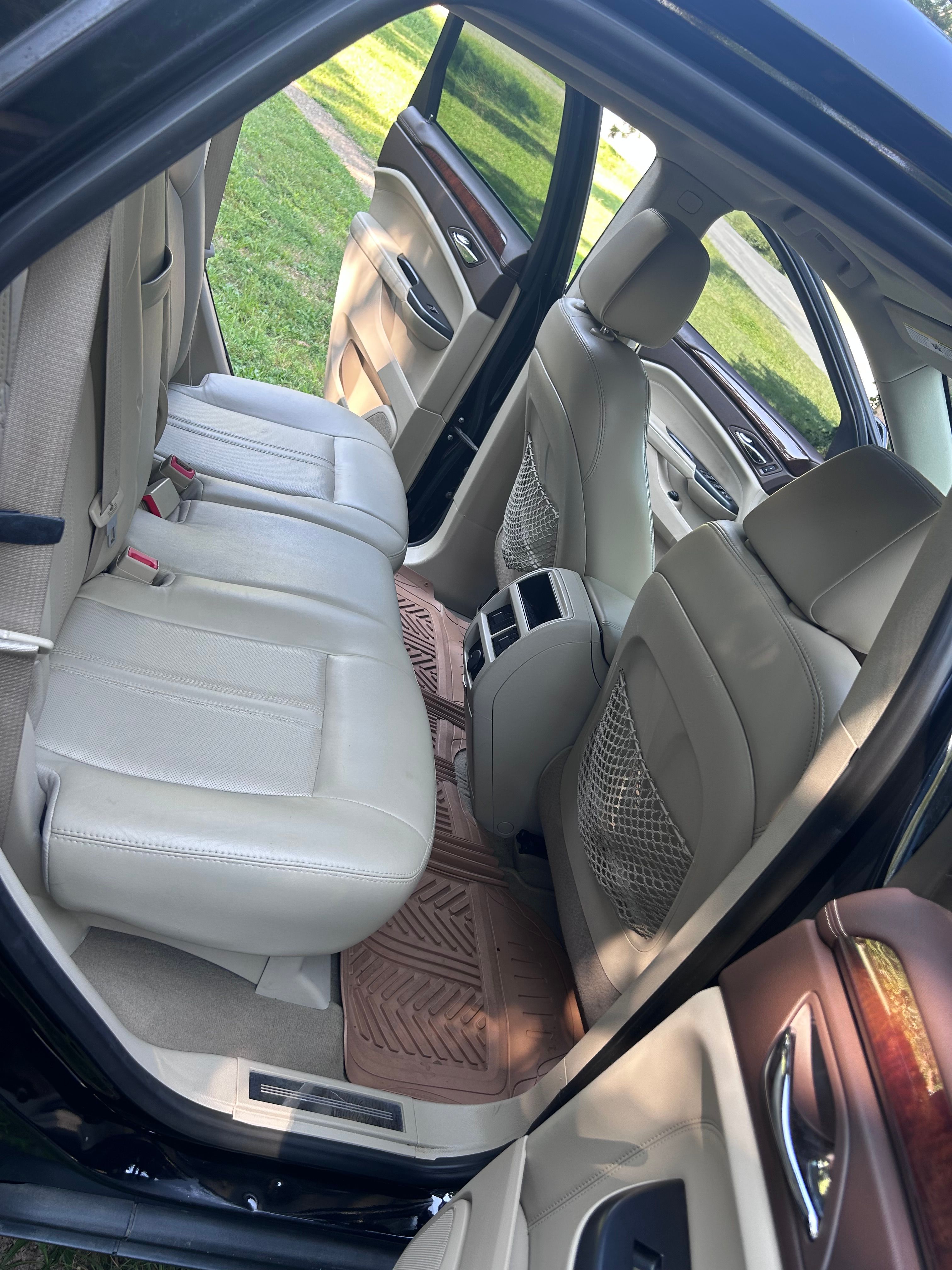 Used 2014 Cadillac SRX Luxury w/ Driver Awareness Package FWD image 8