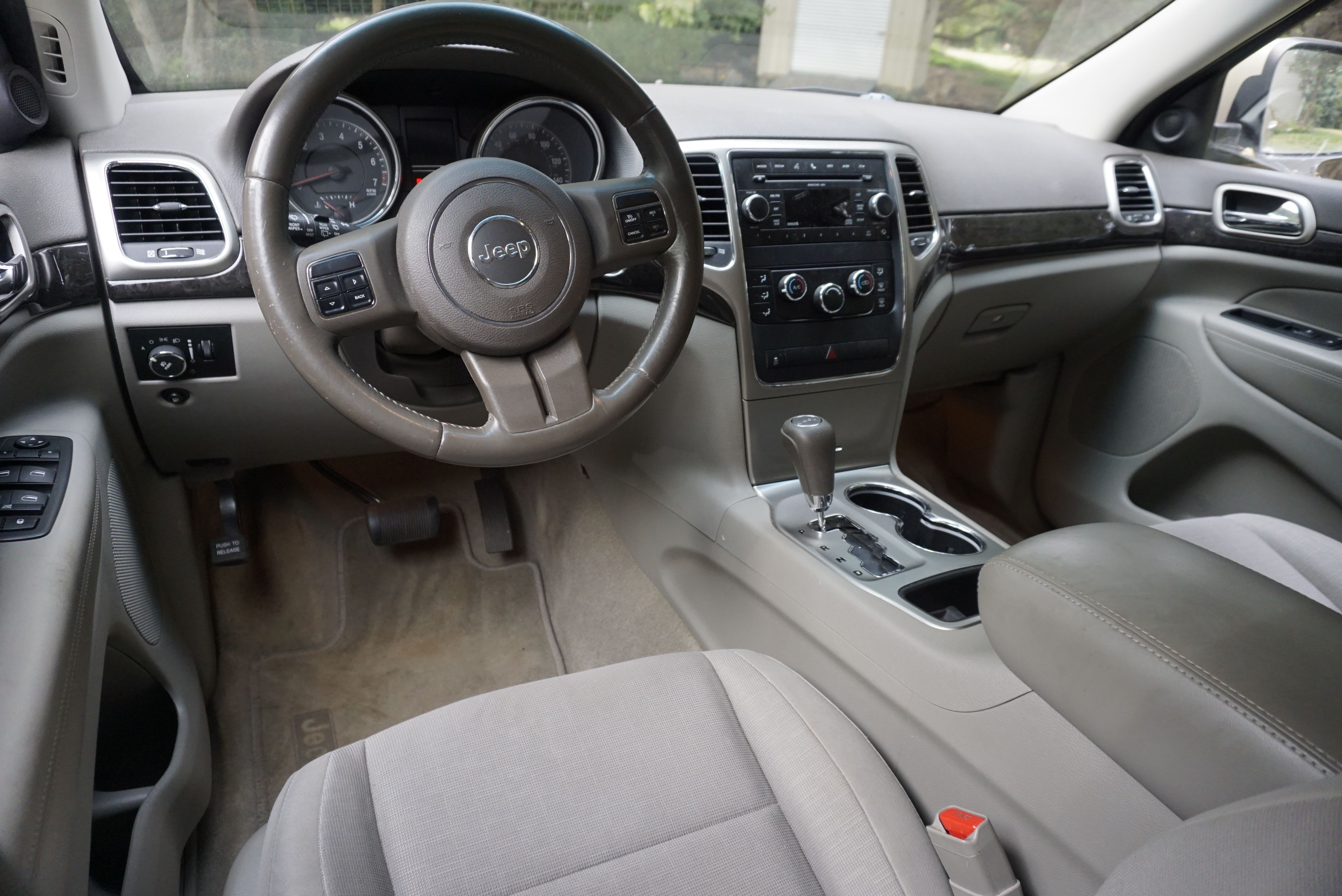 Used 2011 Jeep Grand Cherokee Laredo w/ Trailer Tow Group RWD image 8