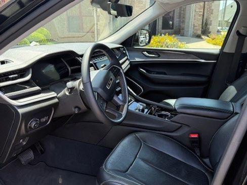 Used 2023 Jeep Grand Cherokee L Limited w/ Luxury Tech Group II image 9