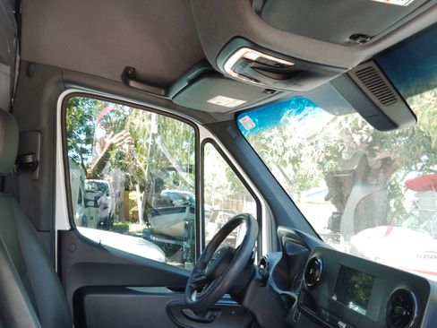 Used 2024 Mercedes-Benz Sprinter 2500 image 5