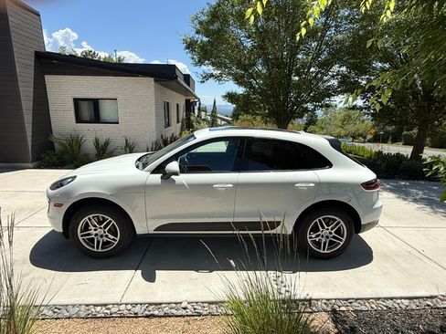 Used 2018 Porsche Macan Sport Edition AWD/4WD image 4