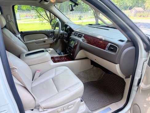 Used 2014 Chevrolet Suburban LTZ AWD/4WD image 26