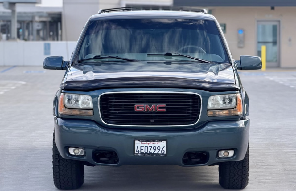 Used 1999 GMC Yukon Denali AWD/4WD image 2