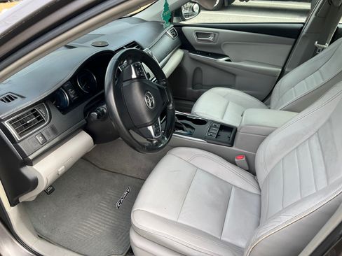 Used 2015 Toyota Camry XLE w/ Moonroof Package image 11