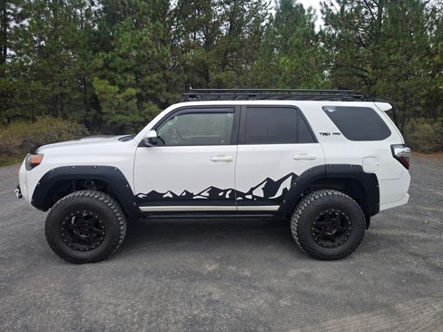 Used 2017 Toyota 4Runner TRD Pro image 1
