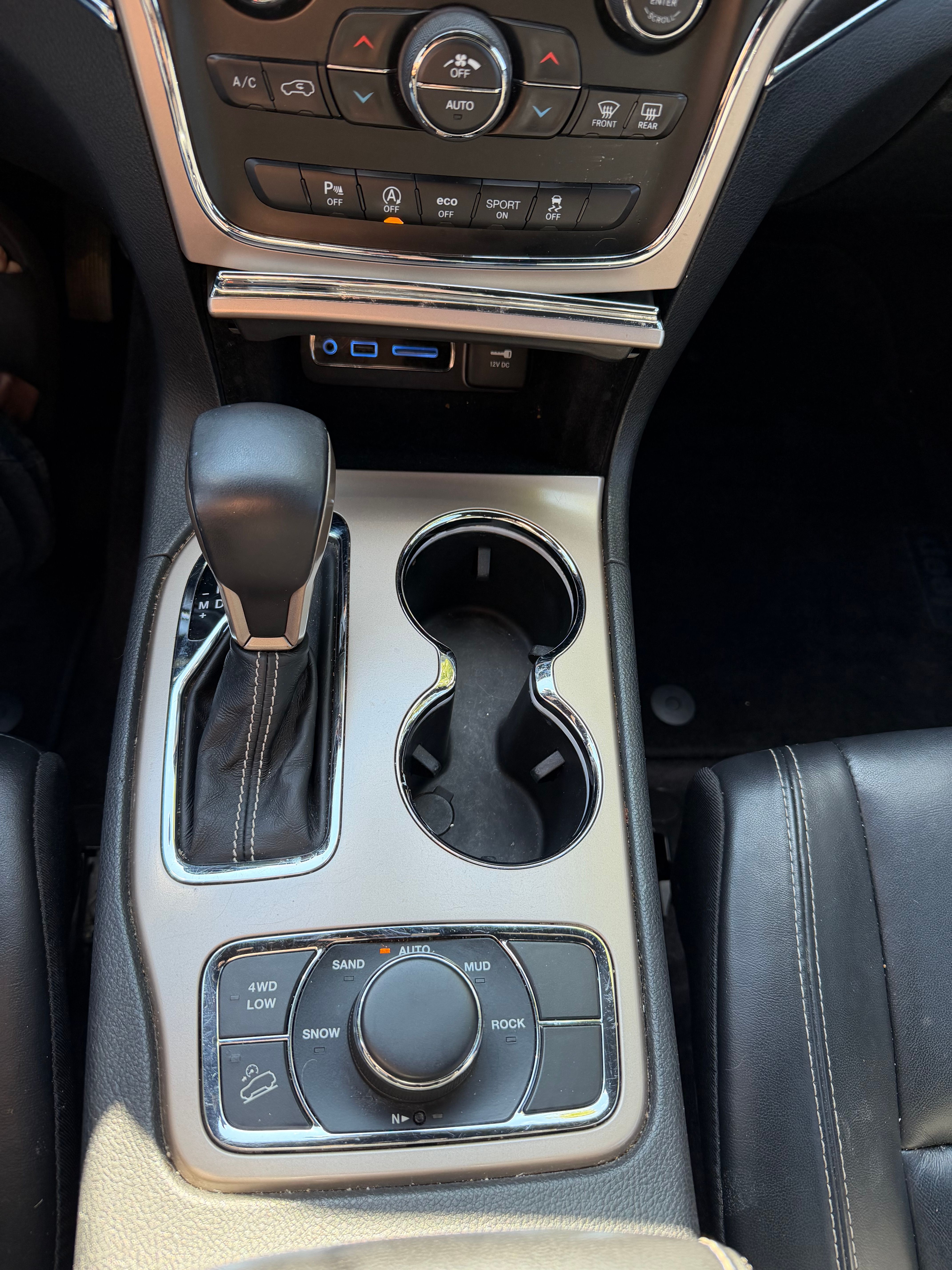 Used 2016 Jeep Grand Cherokee Limited AWD/4WD image 9